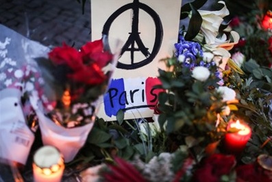 parigi attentati fiori