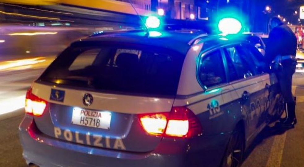 polizia auto notte