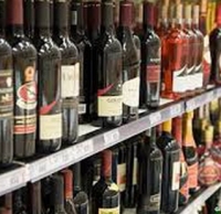 Ruba vino al supermercato, arrestato dominicano