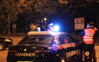 Aperitivo con pistola giocattolo, carabinieri a piazza Cavour