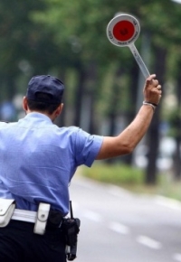 Al volante senza patente, 5mila euro di multa