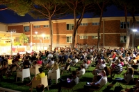 Panta rei, l&#039;esordio con Mancuso nel giardino della biblioteca