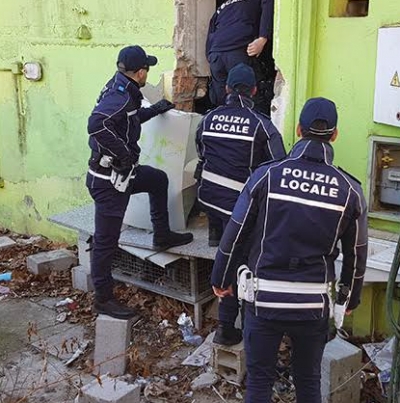 Degrado a San Giuliano, sgomberi della polizia locale