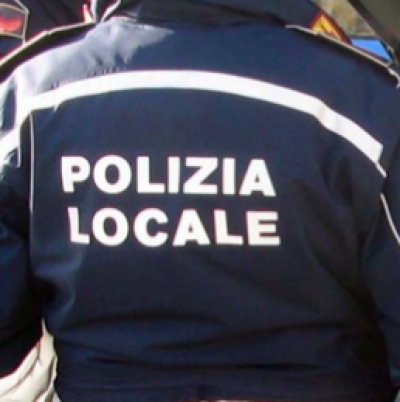 Bar regolarmente aperto dopo le 18, multato dalla polizia locale