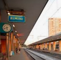 Treni: mezzo pesante urta sottopasso, stop di un’ora alla circolazione