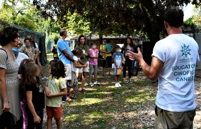 Abbandonati in un cassonetto, adottati 8 cuccioli