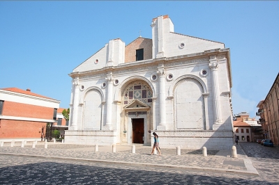 Cattedrale, la nuova croce posizionata stamattina