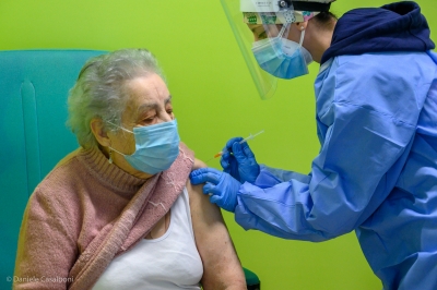 Riccione, via ai vaccini al centro commerciale La Perla