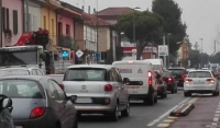 Ponte su via Roma,  città bloccata