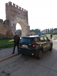 Violenza a pubblico ufficiale, arrestato peruviano ubriaco