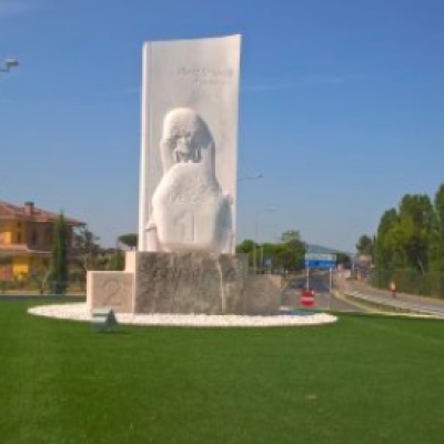 Misano, i motociclisti piantano 58 alberi al monumento del Sic